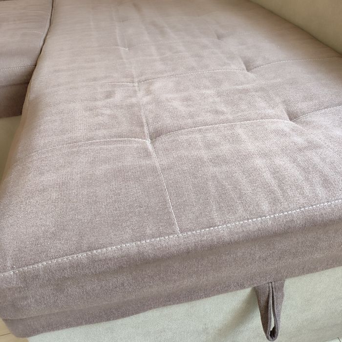 Кутовий диван для вітальні