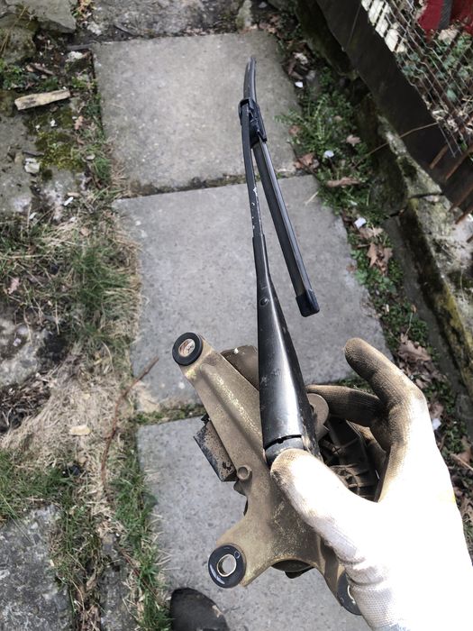 Моторчик з щіткою заднього склоочисника ваз 2112