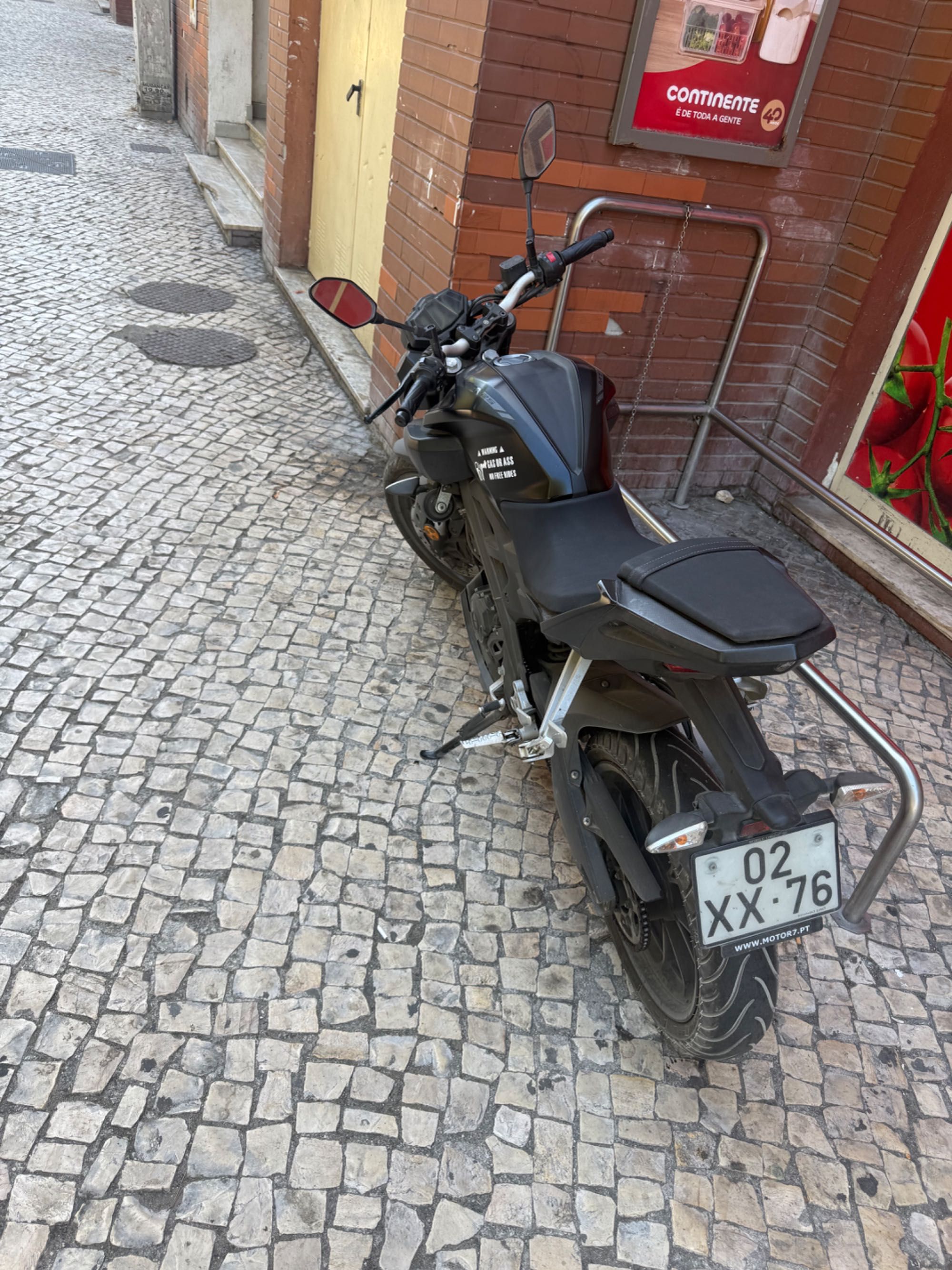 Yamaha mt125 preta