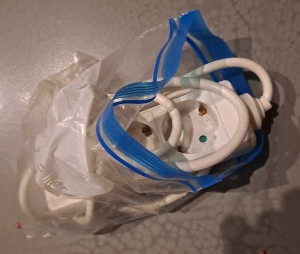 Przedluzacz sieciowy na 3 gniazda 220v