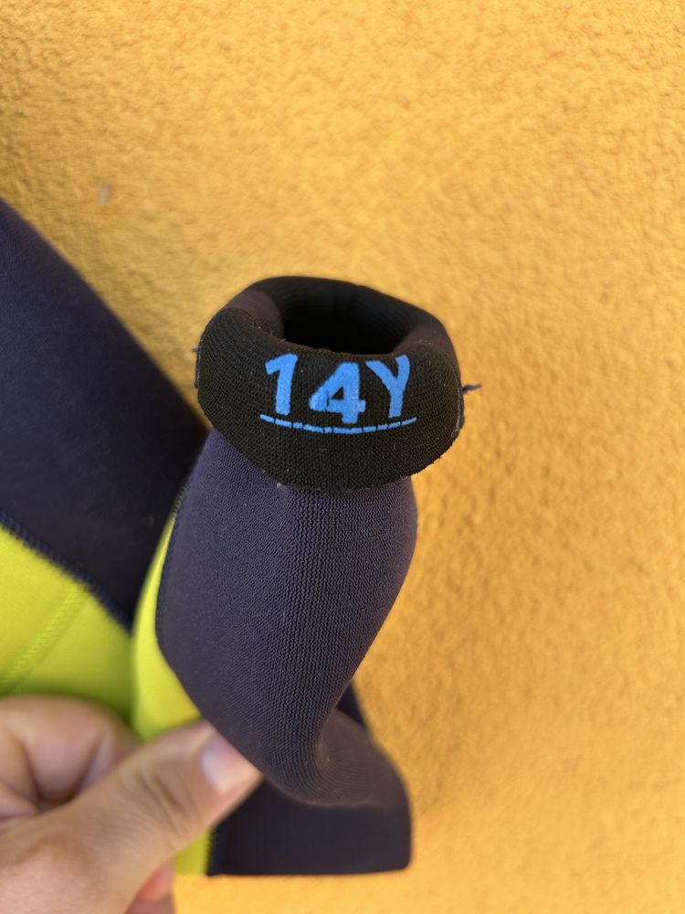 Fato surf como novo