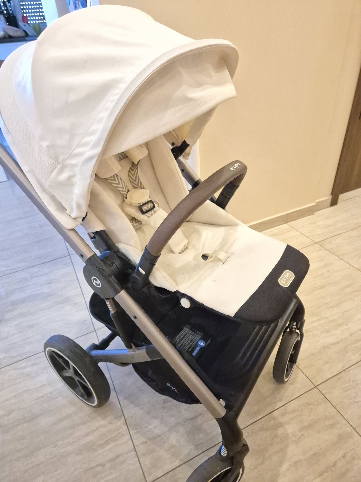 Wózek spacerowy Cybex Balios S Lux 2023 seashell beige ecru