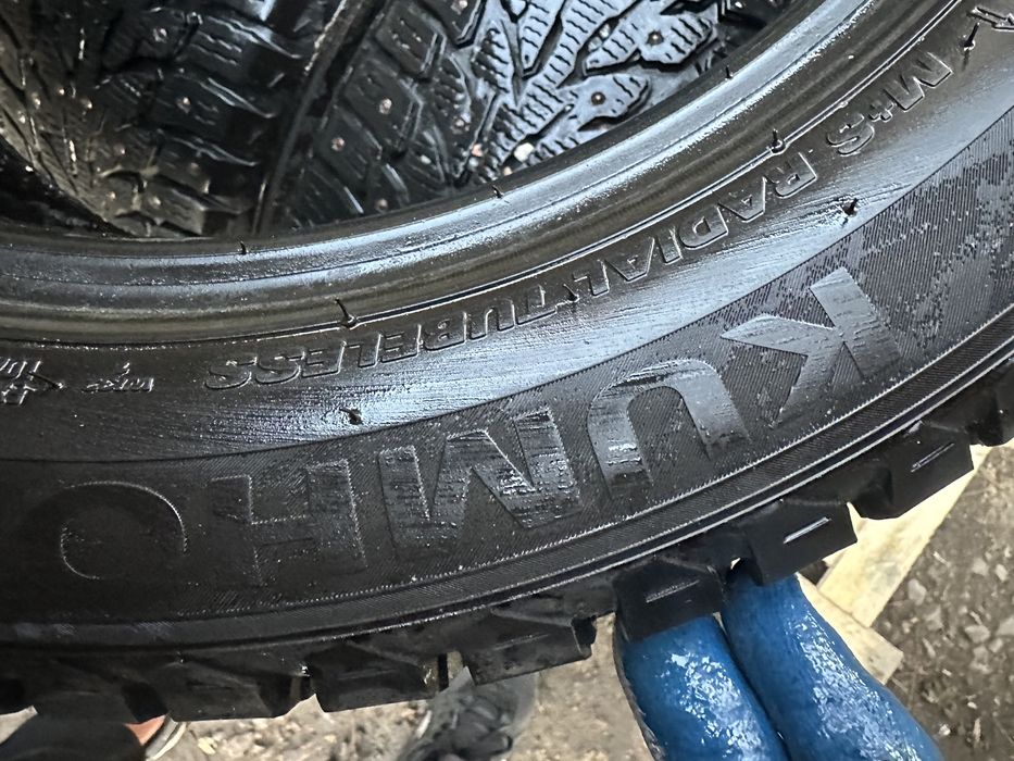 Шини зима шиповані 195/55 R16 Kumho , резина комплект майже нові