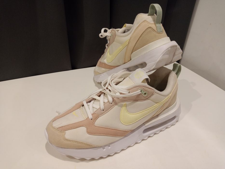 Buty Nike Air Max Dawn rozmiar 43 Długość wkładki 27,5 cm. 
Bryluj w s