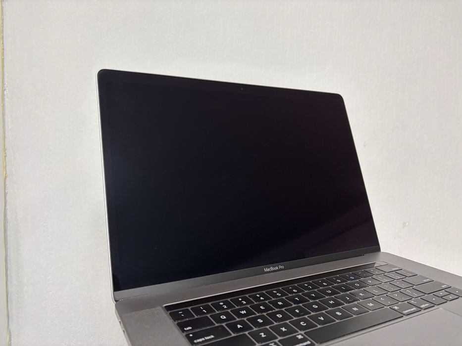 Запчастини MacBook Pro 15'' A1990 топкейс дисплей трекпад