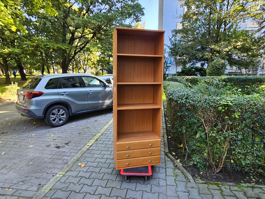 Pojemny, ustawny regał — świetny stan, atrakcyjna cena!