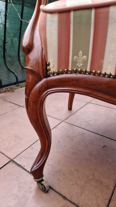 Elegancki Fotel w Stylu Ludwika Filipa XIX wiek