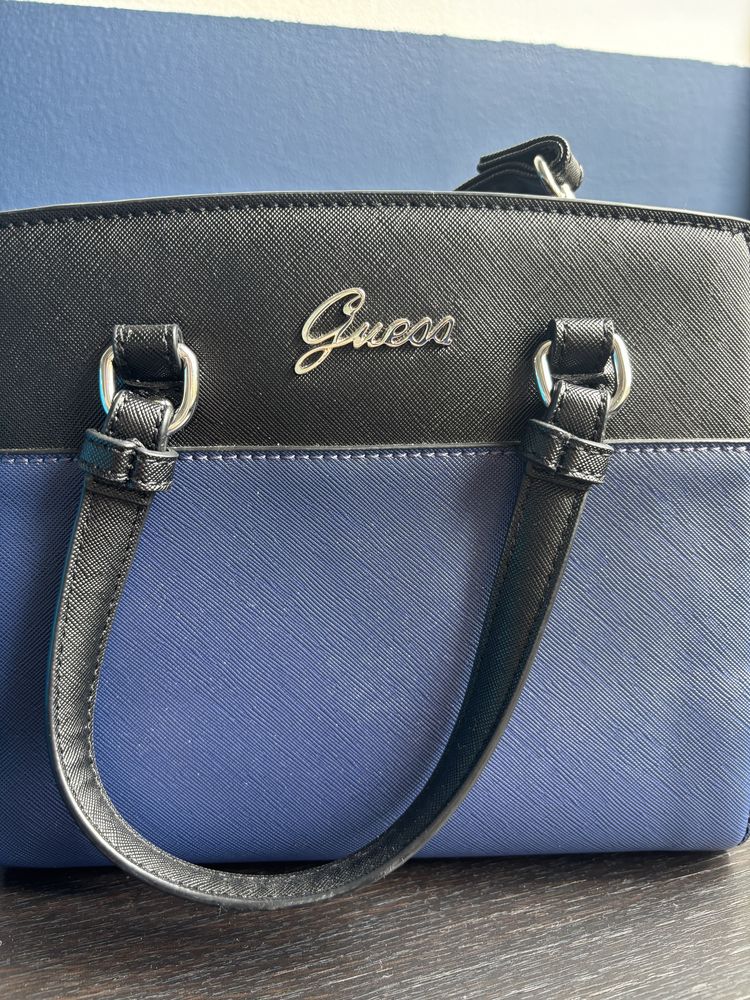 Piękna i elegancka torebka marki Guess