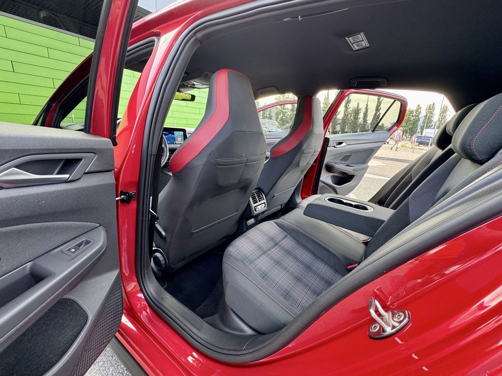 Volkswagen Golf GTI Official