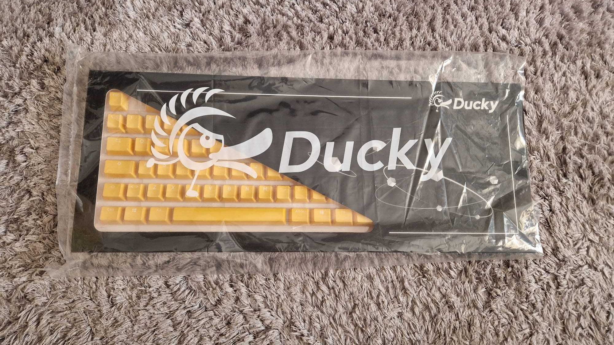 Conjunto de 109 Teclas + 10 Extra Ducky PBT Doubleshot Yellow Ducky PT