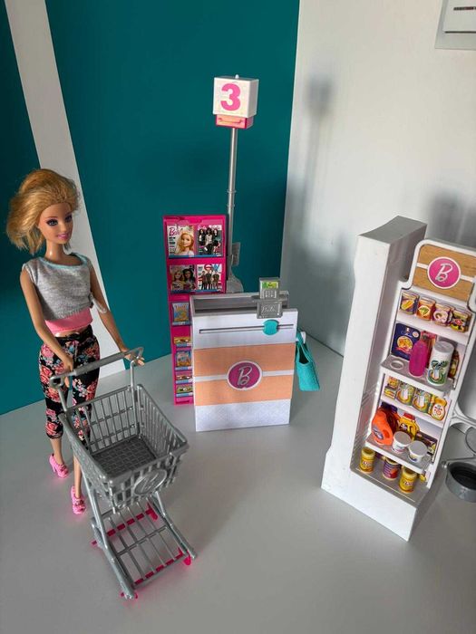 Sklep Barbie z akcesoriami i lalką Barbie