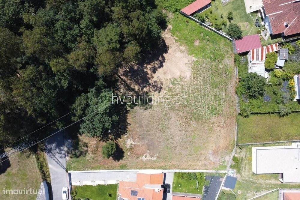 Terreno com 1.226m2 situado numa zona residencial na Ucha, Barcelos