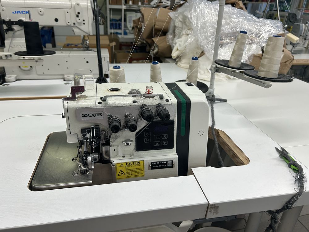 Overlock 5nitkowy Zoje lekkie srednie szycie 230v