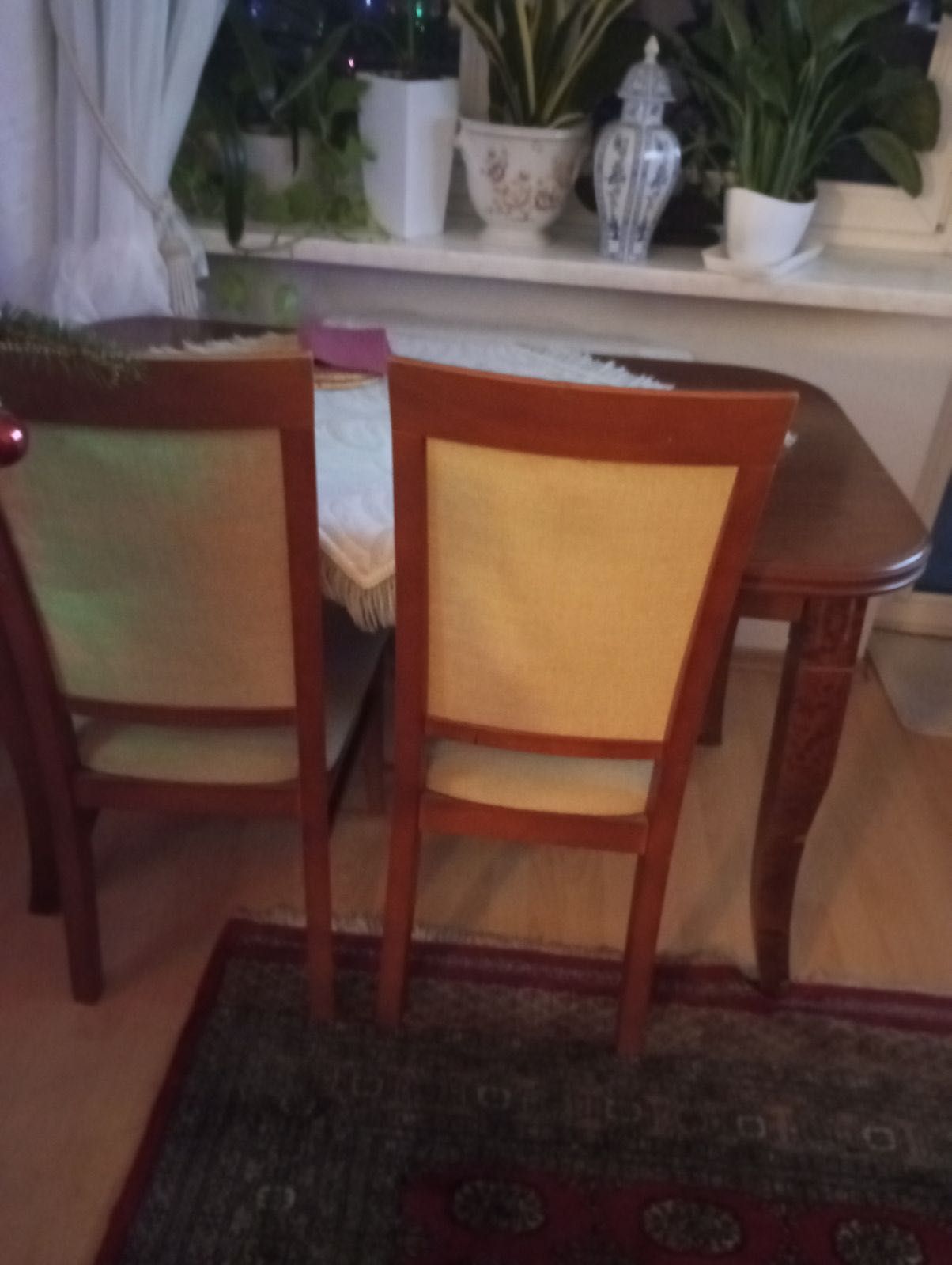 Stół + 5 krzeseł z tapicerką