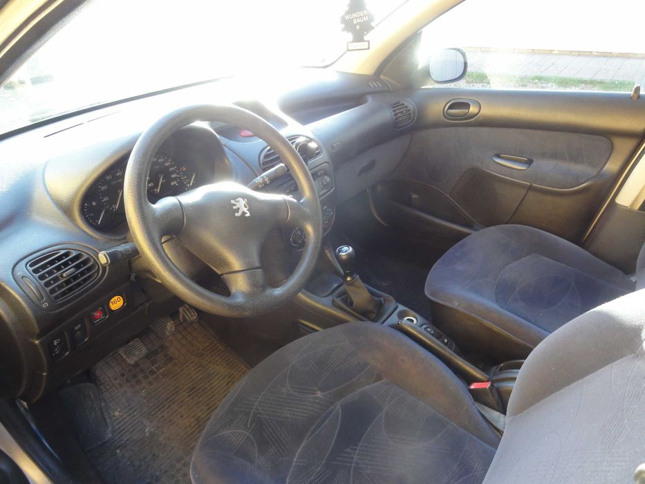 peugeot 206 ,1,1 bezyna ,klimatyzacja 5 drzwi