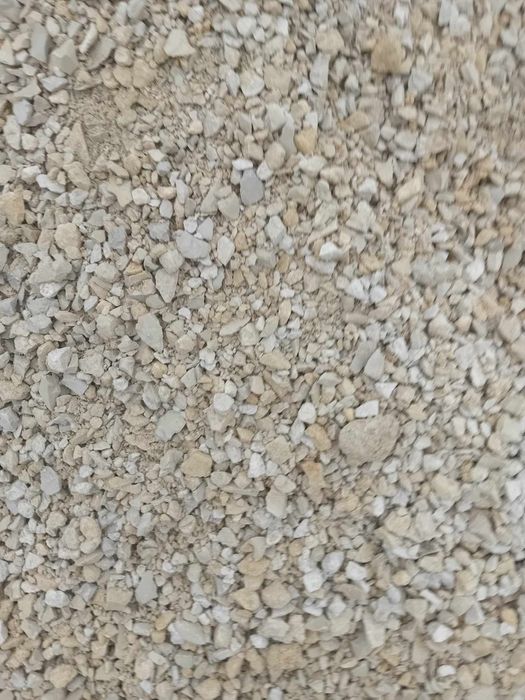 Gruz betonowy gruz ceglany ziemia siana humus