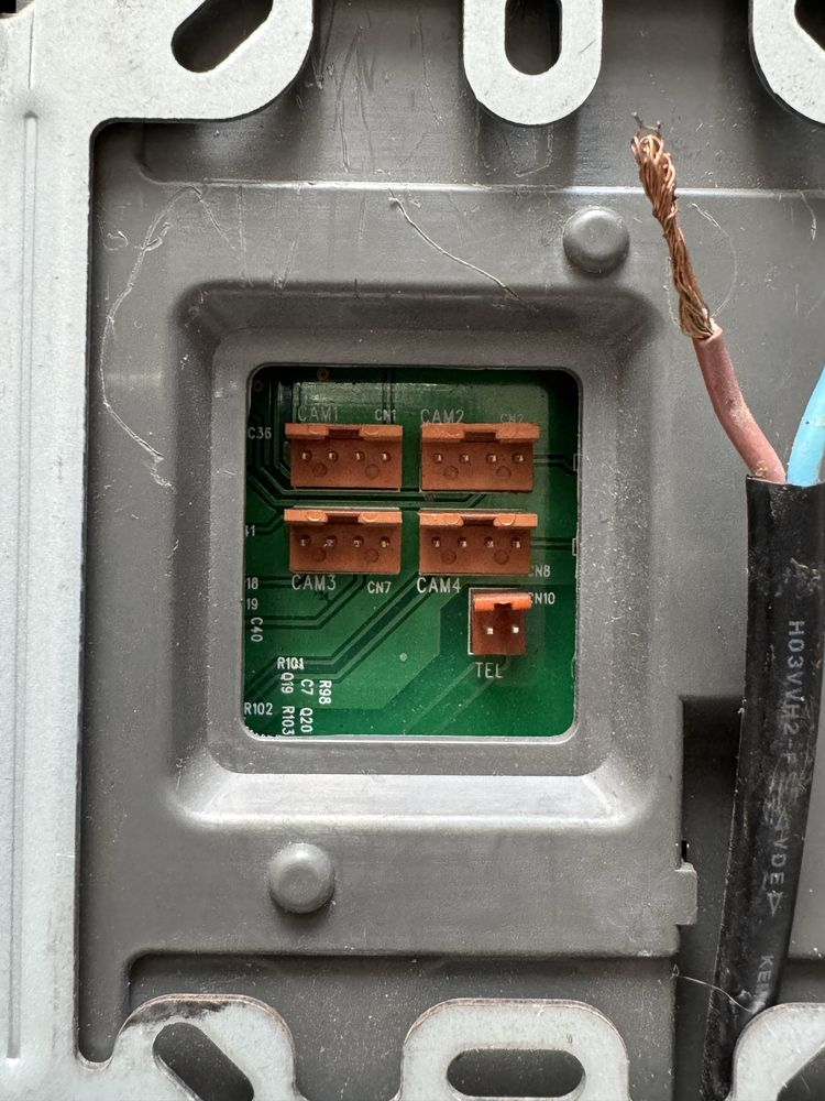 Сенсорный видеодомофон на 4 камеры Commax CDV-1020AQ
