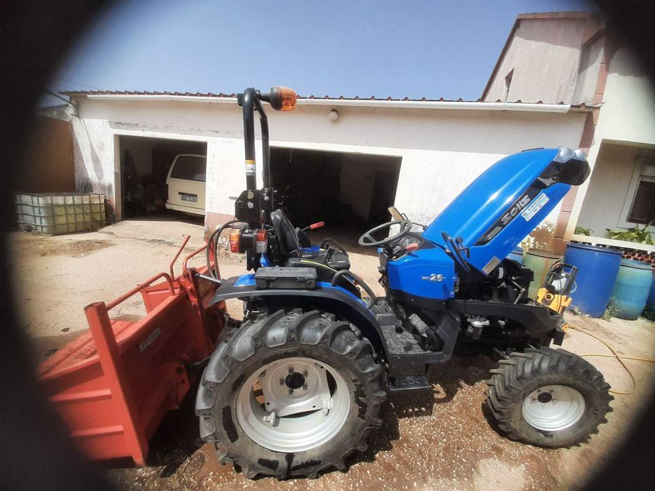 Trator SOLIS 26  '