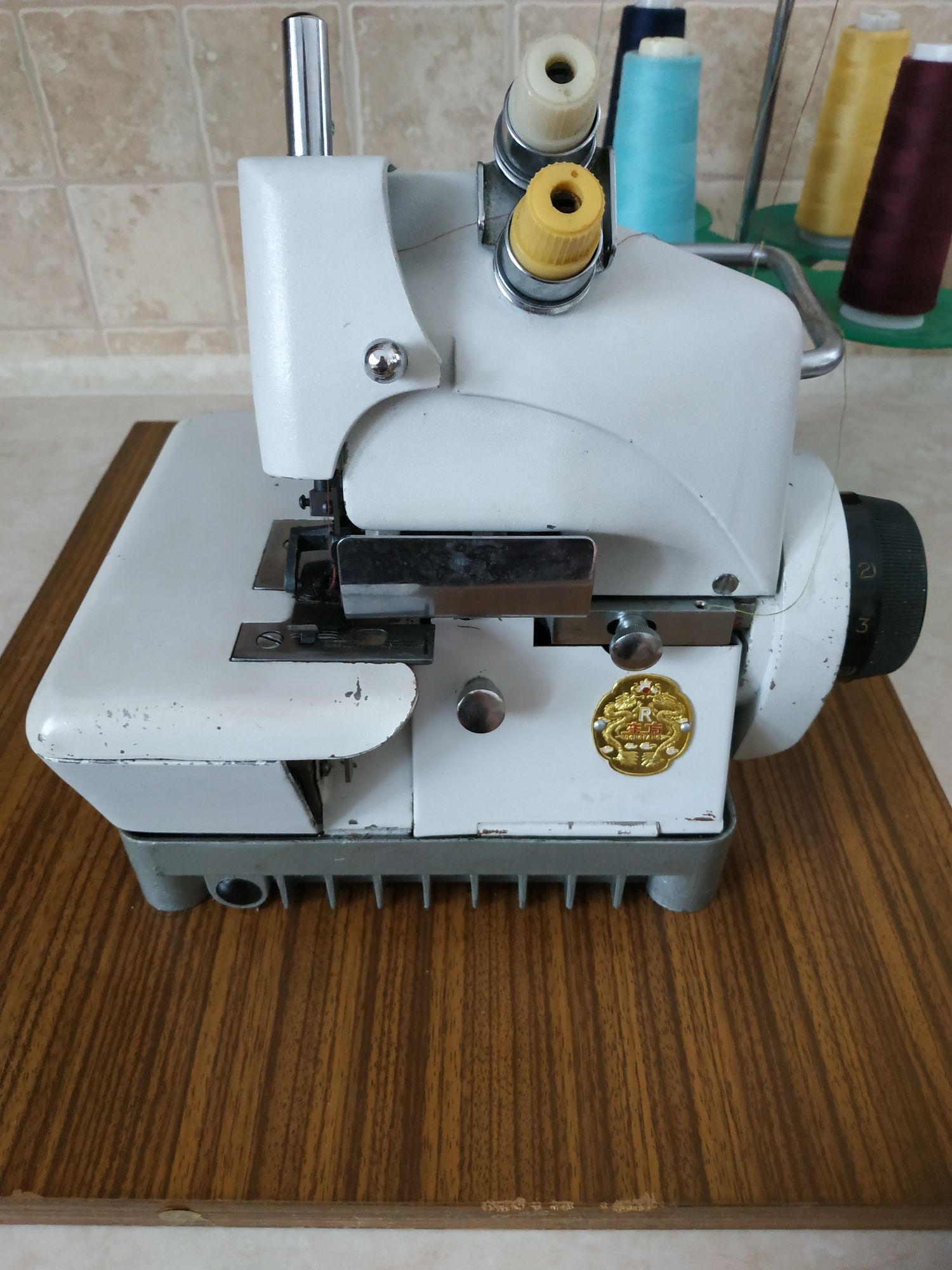 Maszyna overlock czwórka