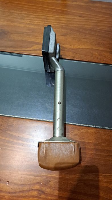 Esticador de alcatifa portátil.