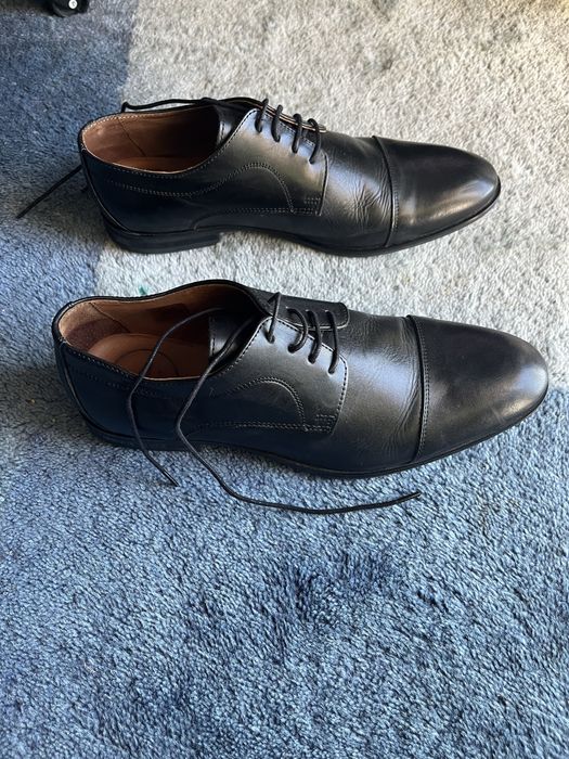 Sapatos em pele clássicos