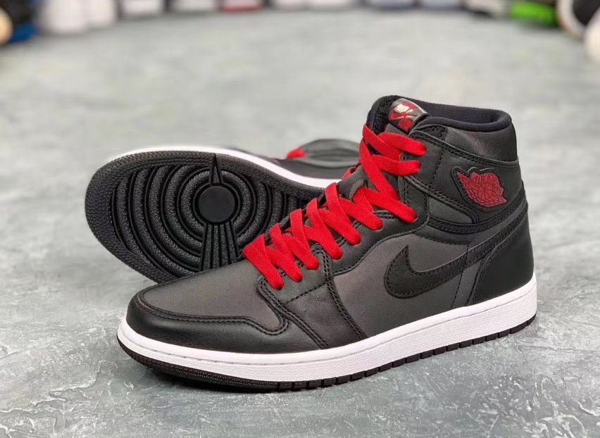 Кроссовки Nike Air Jordan 1 High Black Satin Gym Red Джордан сатин AJ1