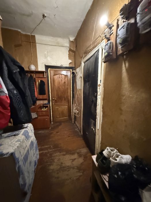 Продаж 2-х кімнат в комунальній квартирі,площею -30,1 м2.