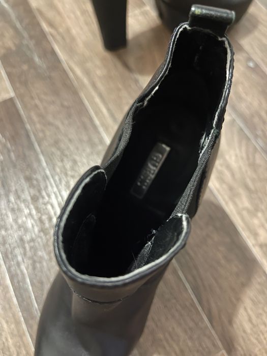 Женские ботинки.