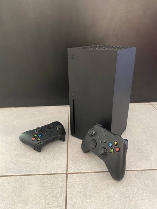 Продаю Б/У Xbox Series X в компреткі додатково ще один джойстик