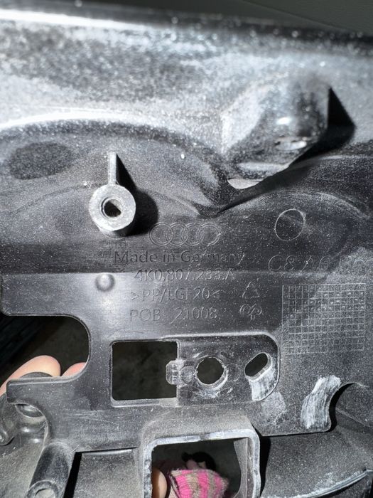 Wzmocnienie kratka atrapa Audi A6 c8 4k0