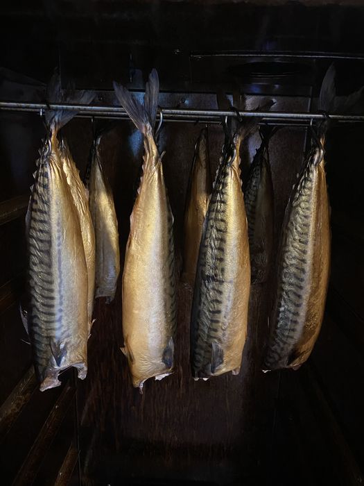 Копчена перепілка, курочка, ковбаски гриль, скумбрія