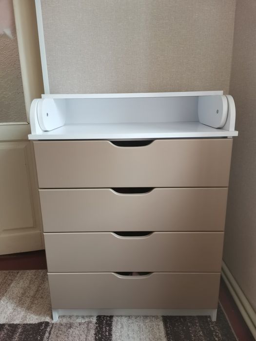 Дитяче ліжко та комод