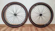 Koła rowerowe DT SWISS R 500 DB + opony Schwalbe G-One gratis