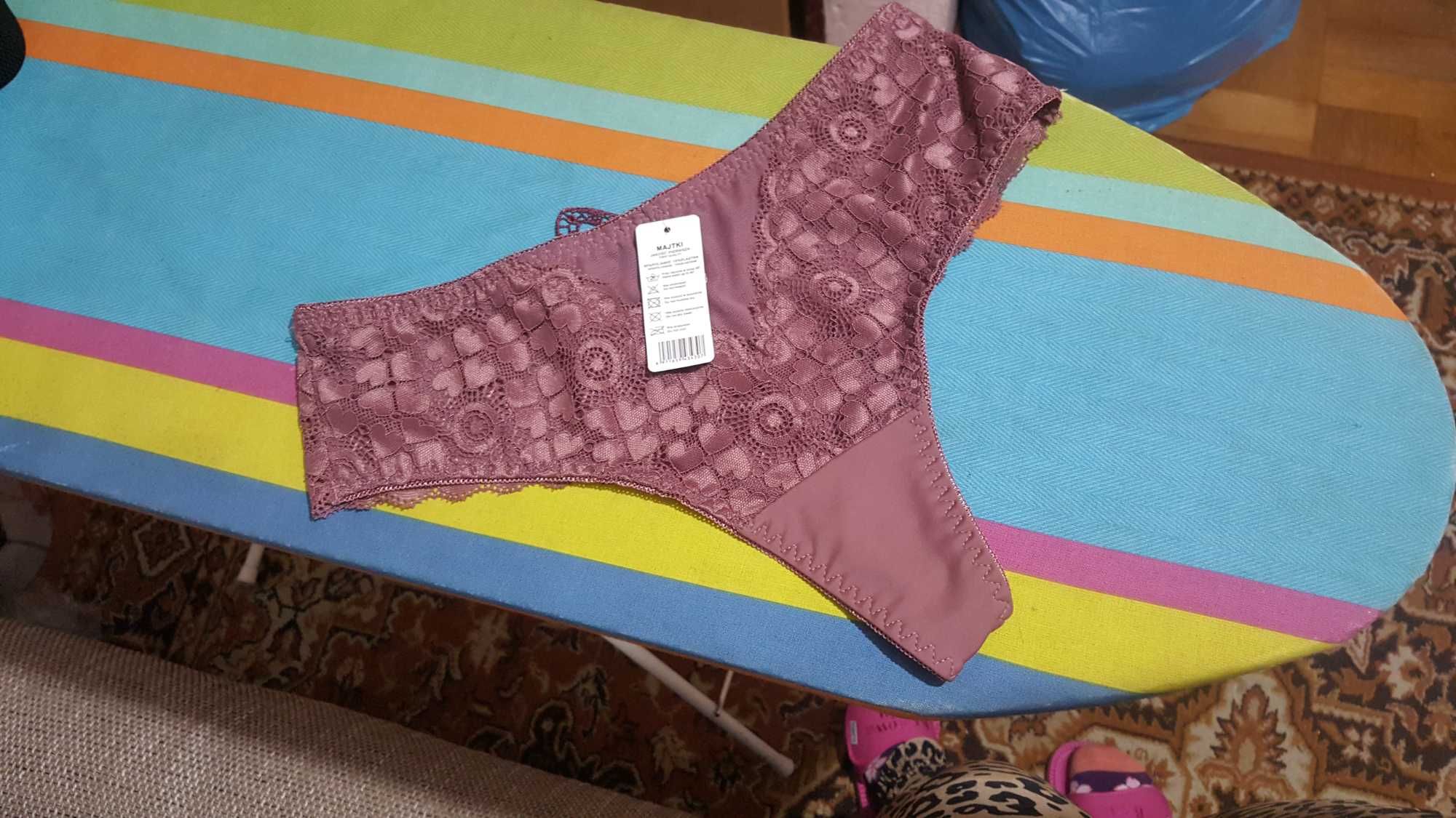 Eleganckie stringi bordo
