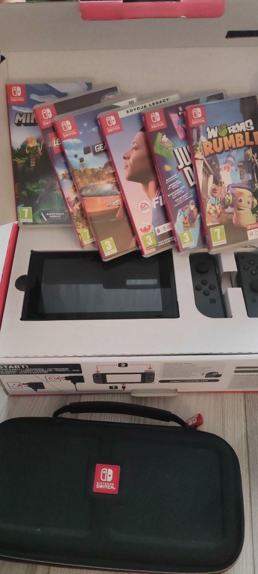 NINTENDO SWITCH plus gry oraz etui