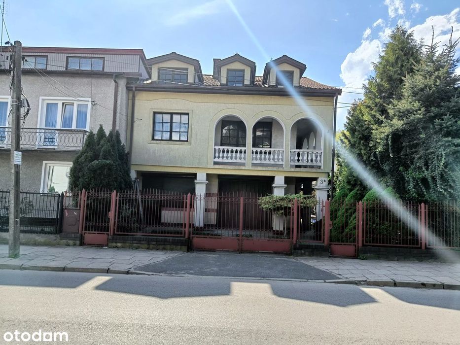 Na sprzedaż dom z częścią usługową –  doskonała lokalizacja!