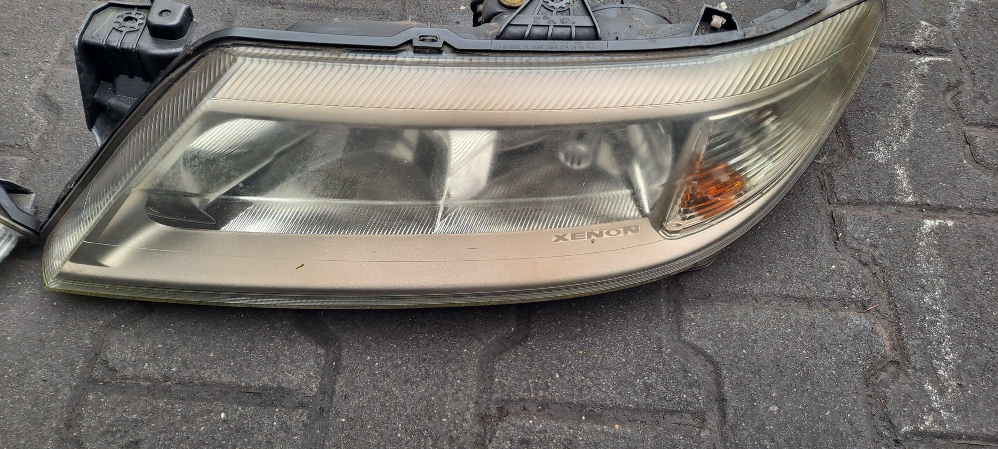 Lampa przód xenon Renault Laguna 2