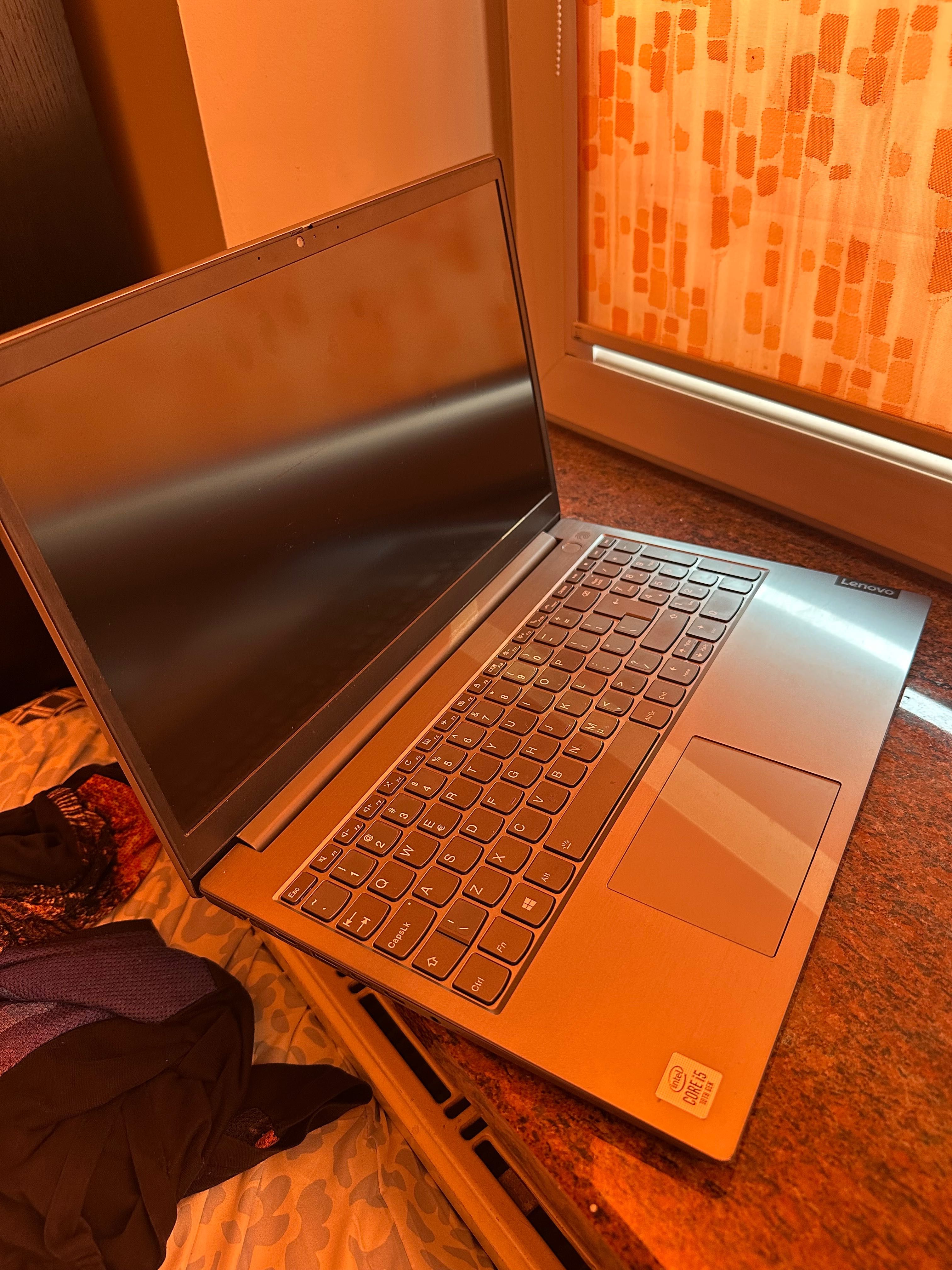 Sprzedam laptopa lenowo thinkBook 15-IML