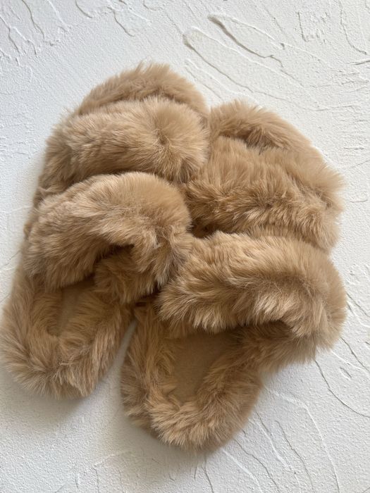 Жіночі волохаті домашні тапочки