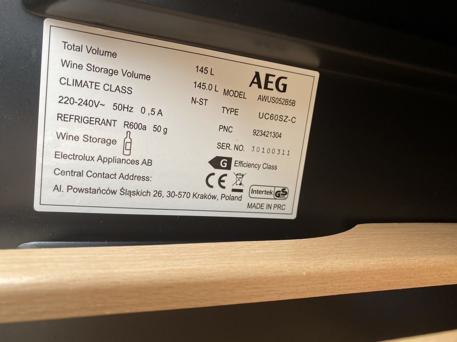 Винна шафа AEG AWUS052B5B