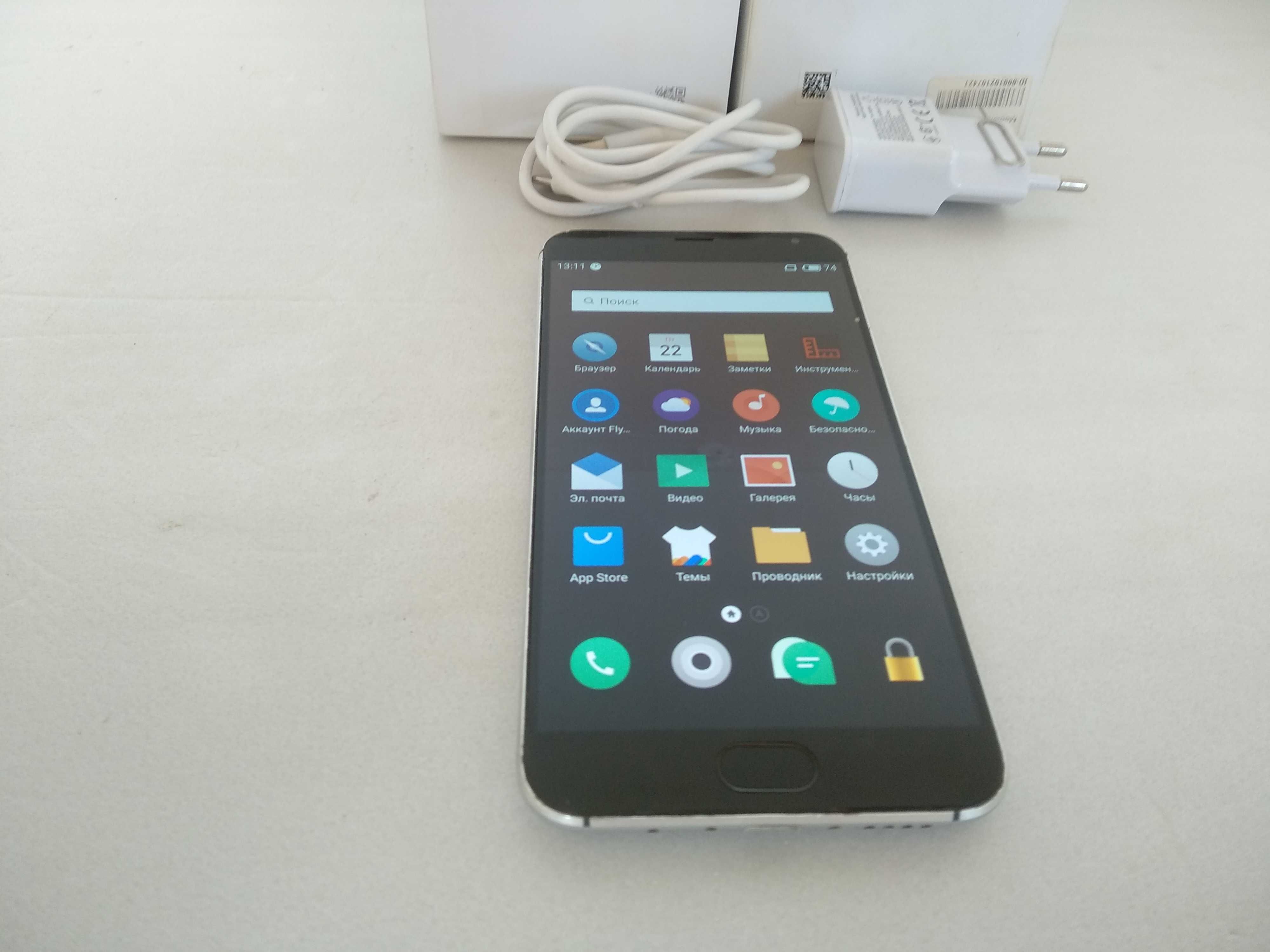 Meizu MX5, AMOLED 5.5", 3\32Гб, 21-MP, 4K, Helio X10 (8-яд.×2.3ГГц).