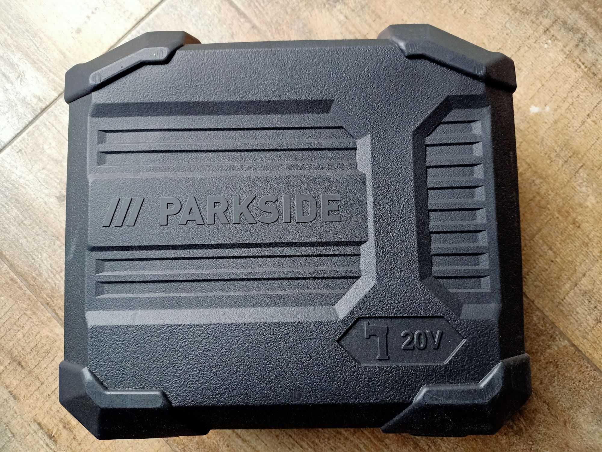Skrzynka walizka Parkside PWSAM