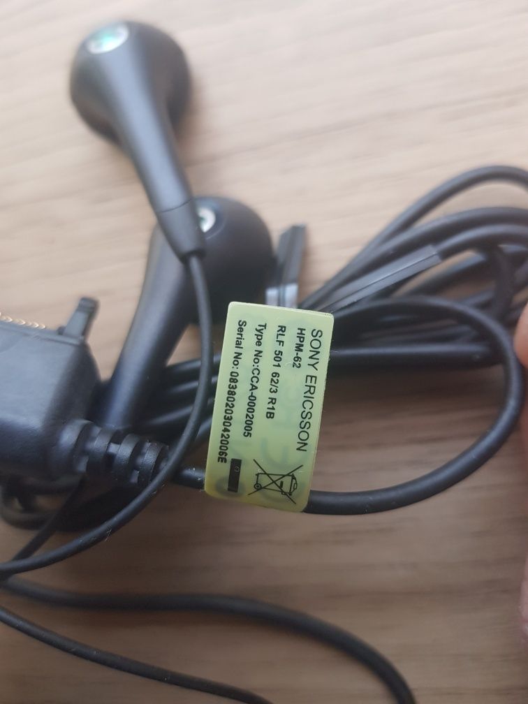 Nowe przewodowe słuchawki marki Sony Ericsson HPM-62.
