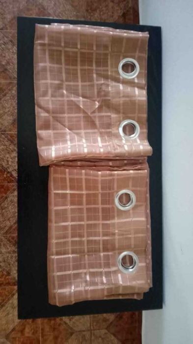À venda: 2 cortinas douradas elegantes