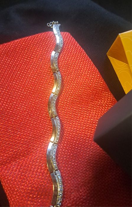 Продам срібний хрест з ланцюгом,топази