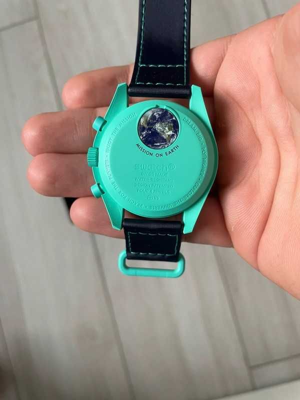 Omega x Swatch Earth SO33L103 Idealny dla miłośników szaro niebieskich