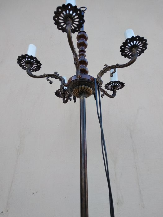 Stara mosiężna lampa z abażurem
