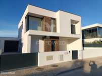 Moradia Isolada T3+1, c/Piscina e Garagem, em Azeitão