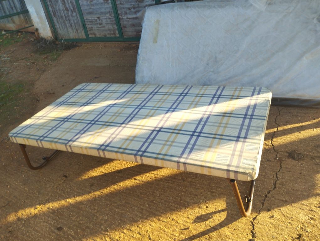 Vende se cama com colchão