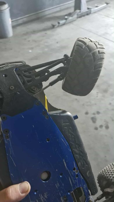 Jato 3.3 samochód spalinowy